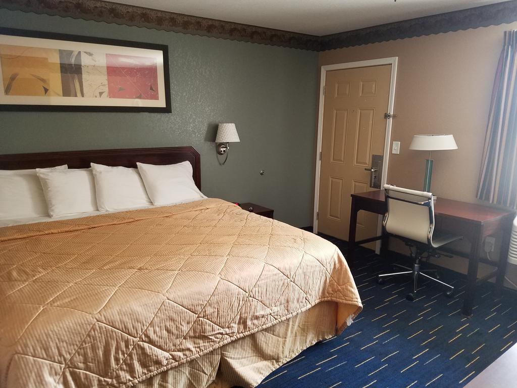 Country Inn Стерлинг Экстерьер фото